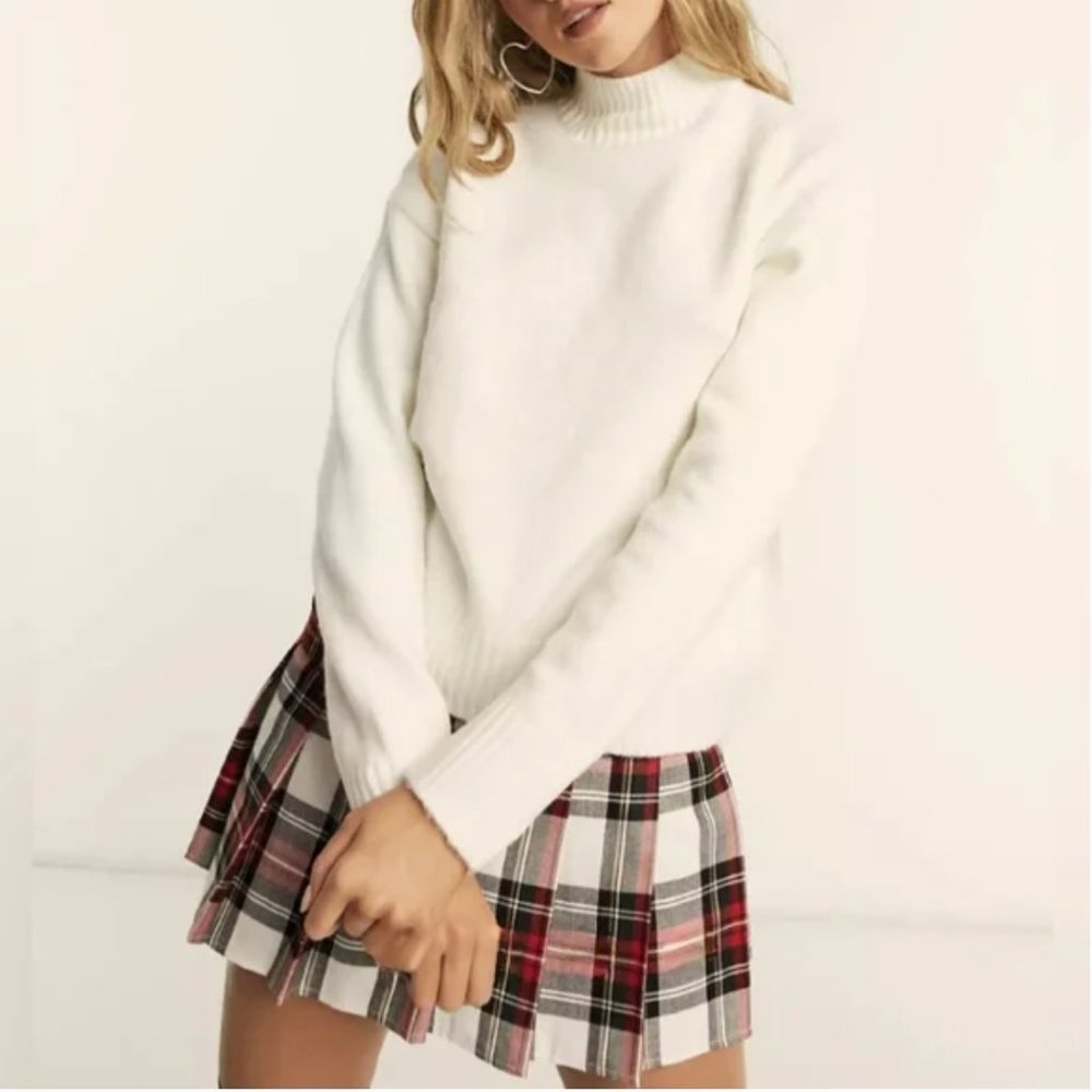 Bershka Sweater in Ivory